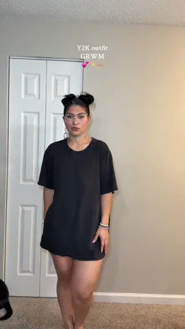 It was a last minute outfit  #fyp #fypシ #OOTD #ootdinspo #ootdstyle #outfit #outfitinspo #outfitcheck #y2k #y2kaesthetic #2000s #2000sfashion #latinacontentcreator #latinacreators #lastminute #nightclub 