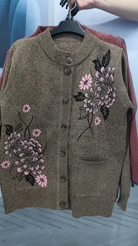 Áo Len của bà em về đủ màu rồi ạ #aocuaba #aodep #aolen #aolenquangchau #xuhuong #shopbaotrang84 