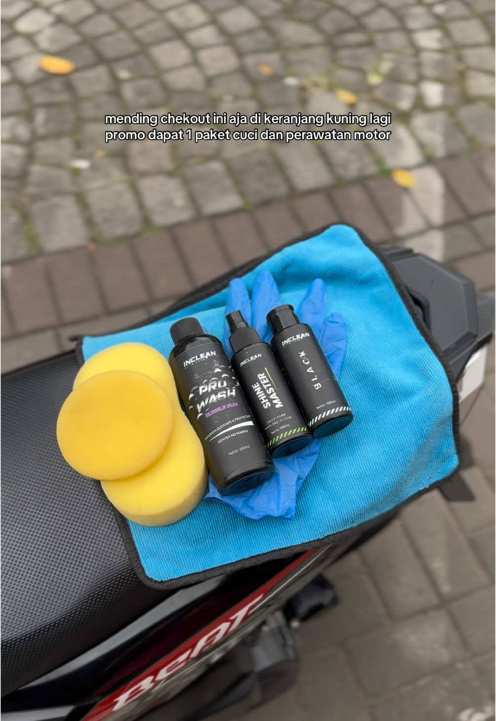 beli sekarang di keranjang kuning dapat 1paket cuci motor bonus aplikator. shampo motor wangi bublegum, inclean shine master pengkilap body glossy, inclean black pengkilap body kasar #paketcucimotor #pengkilapmotor #penghitammotor #perawatanmotor #beatesp #foryou #fyp 