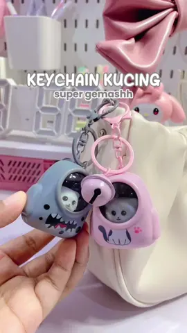 Lucu bangett kan gantungan kunci nya ada lonceng dan ada lampu nya 😍  #keychain #keychainlucu #ganci #gantungankunci #produkviral 