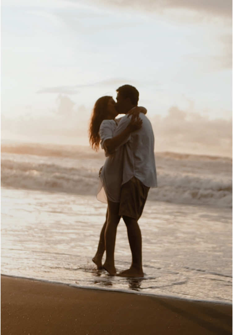 From couple Session kak Cindy . #bali #fyp #cinematic #videografer #preweddingoutdoor #film #grading #beach #couple #couplegoal 