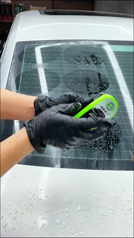 #CapCut Blue glass cleaner #fyp #carbeauty #cleaning #welldone 