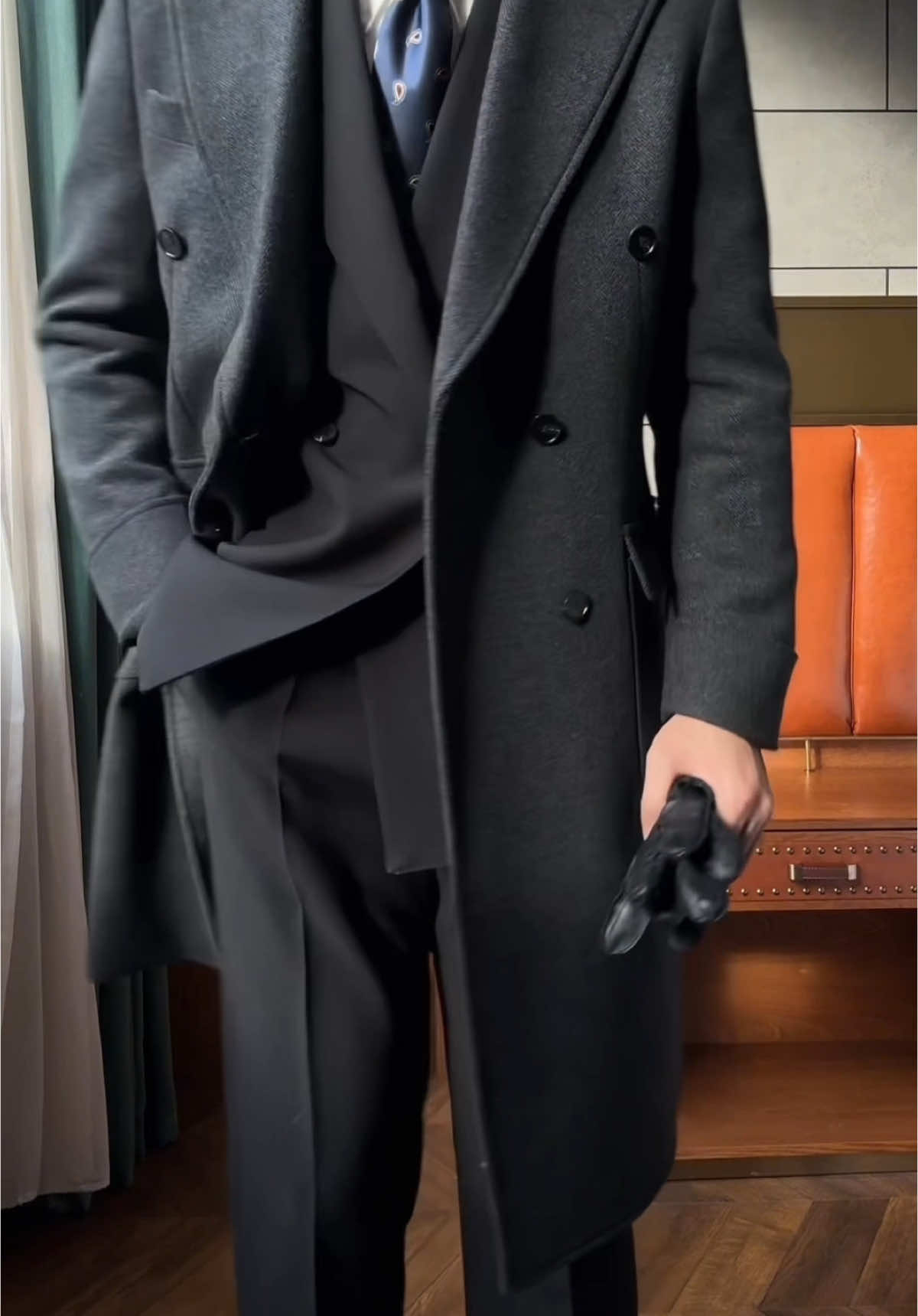 Phối Suit đen Veroza cùng áo Over coat xám #blazer #suit #harold #fashion 