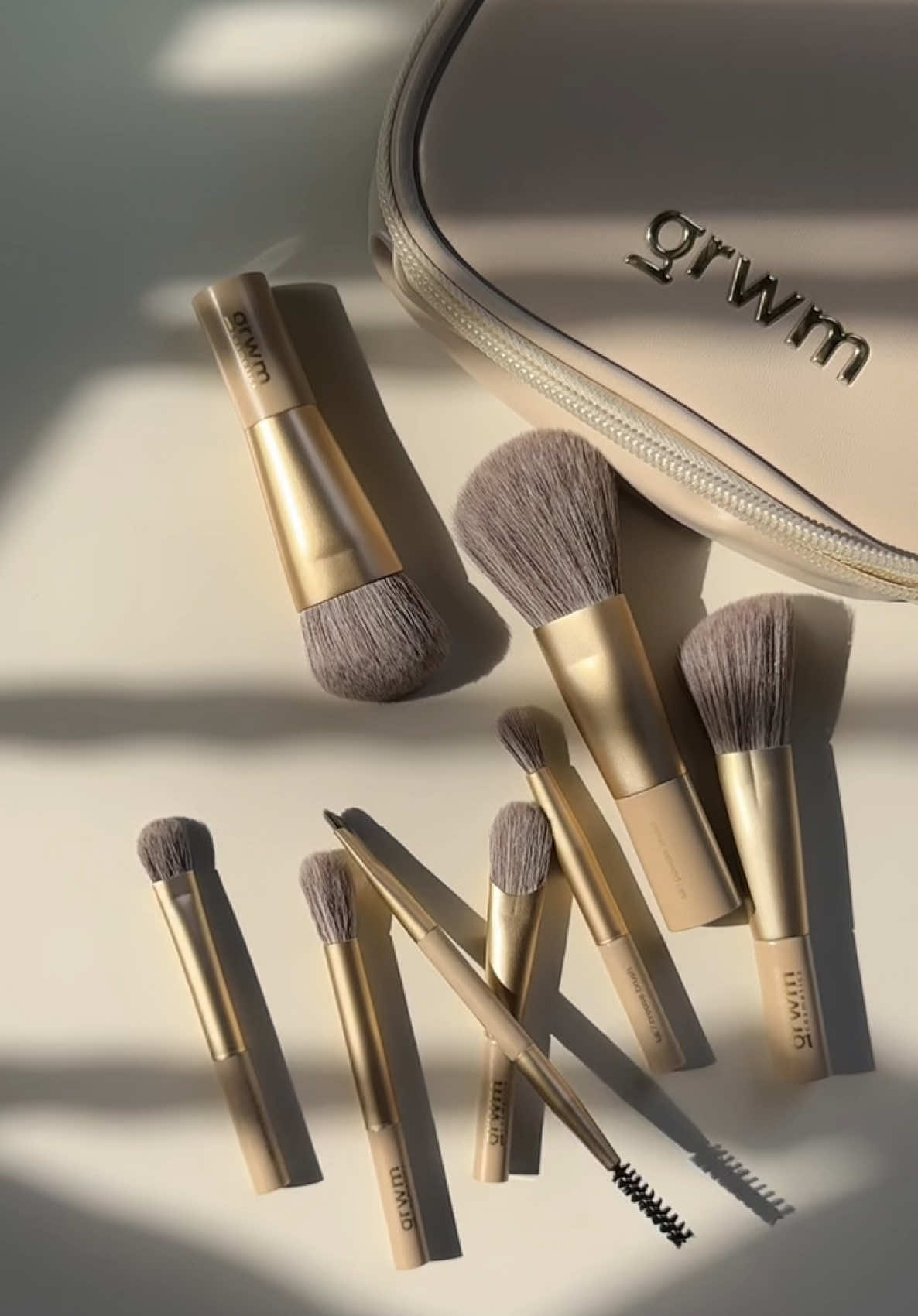 I love it 🫶🏻  @GRWM Cosmetics  ________ #grwm #grwmcosmetics #makeupbrushreco #grwmmakeupbrush #travelbrushset #minitravelbrush #travelbrushset #BeautyTok #beautyph #qualitymakeupbrush 