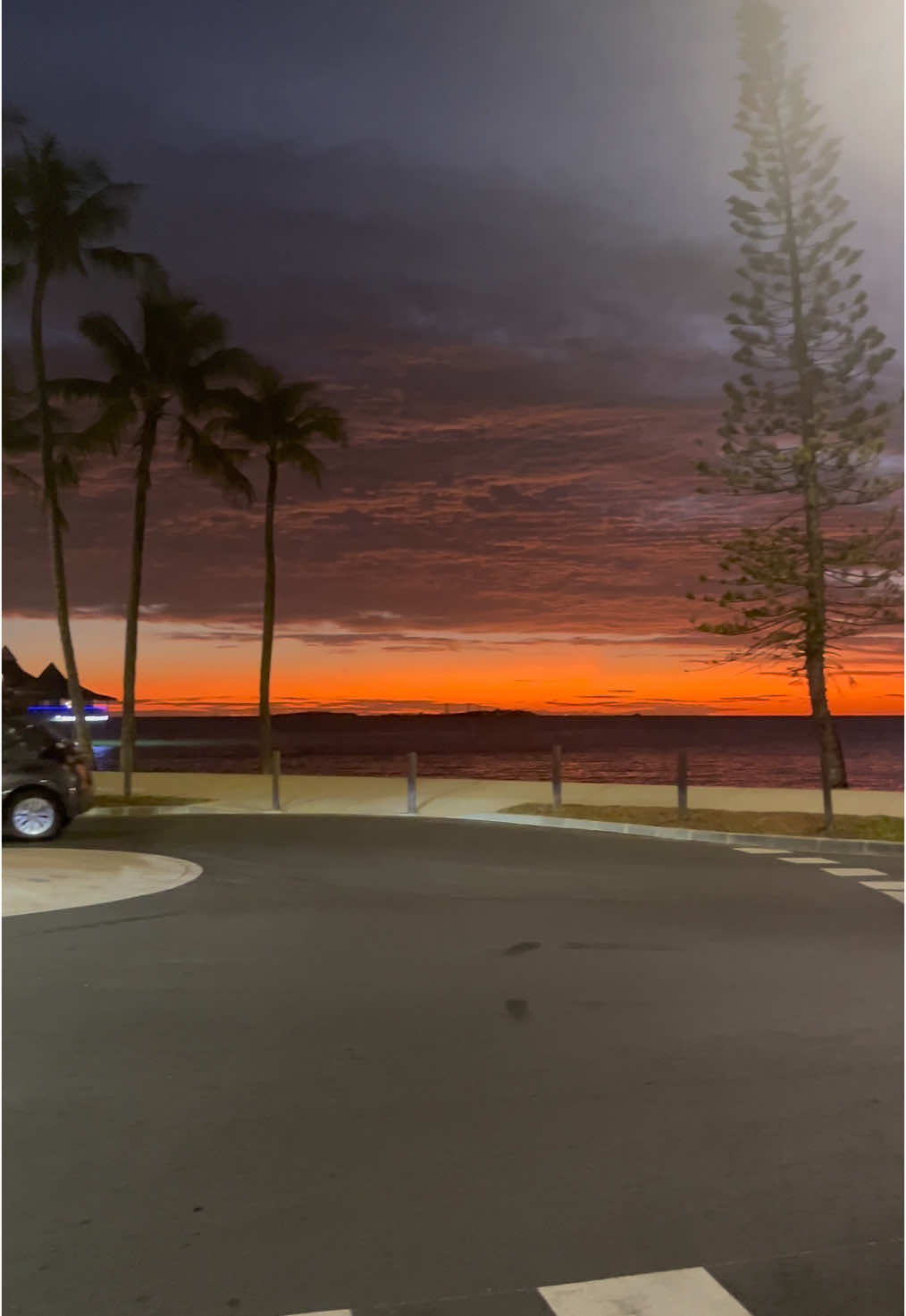 Le dernier sunset de l’année 🌅.   #newcaledonia #prtoii #sunset #newcal 