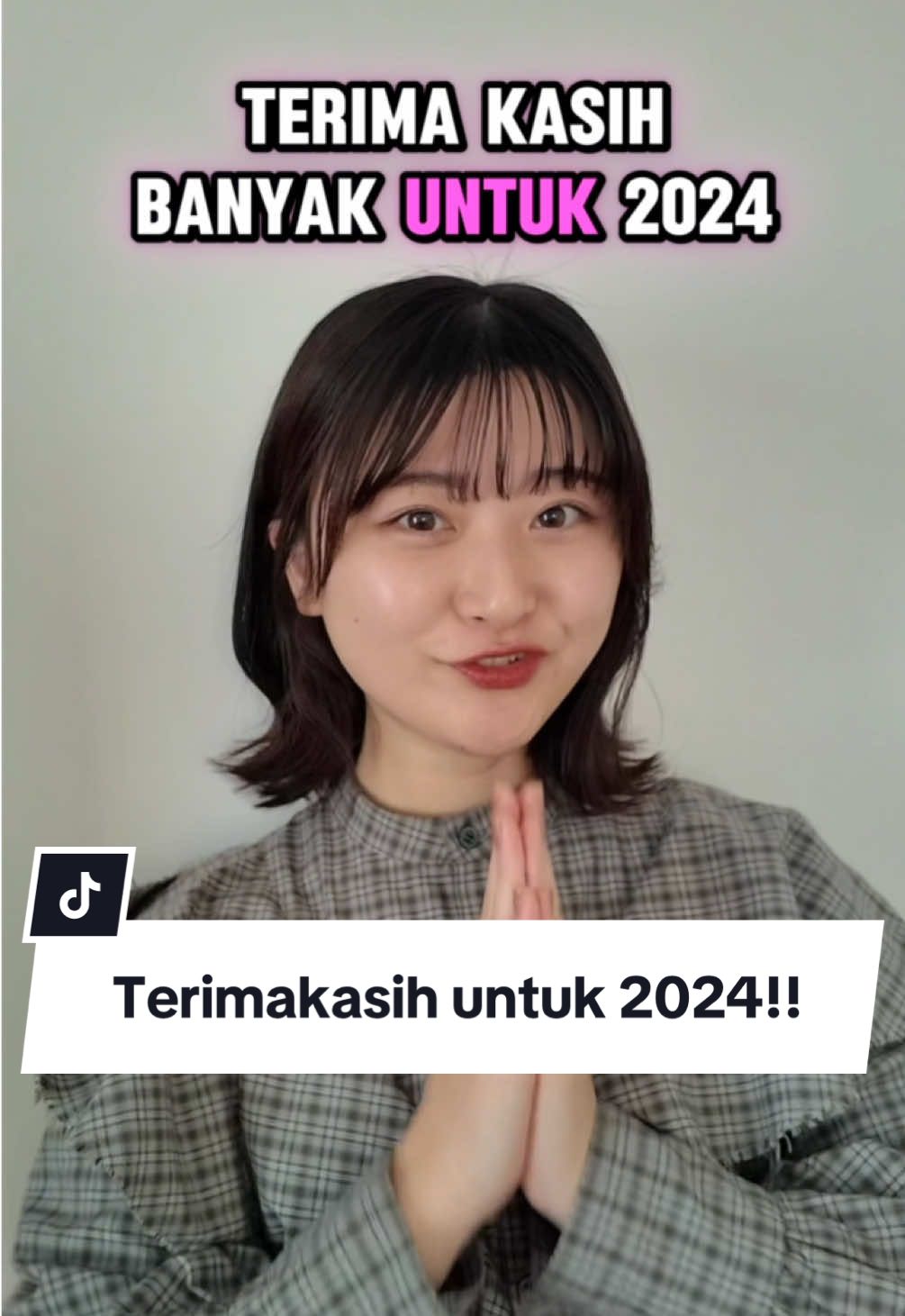 Tahun ini, aku lulus universitas dan memulai karier sebagai influencer untuk Indonesia🇮🇩 Dari kelas 3 SMP, aku sudah berkarir sebagai aktris di Jepang, tapi tidak berhasil. Akhirnya, aku mencoba media sosial, dan jika gagal, aku berniat mencari pekerjaan. Selama 2 bulan, aku melakukan TikTok live setiap hari 2 jam. Secara kebetulan, fans dari Indonesia bertambah, dan perjalanan pertamaku ke luar negeri juga ke Indonesia. Aku merasa ini adalah takdir, lalu mulai belajar bahasa Indonesia secara otodidak. Berkat dukungan semua orang Indonesia, aku berhasil mencapai 1 juta followers TikTok dalam 8 bulan. Tahun ini penuh tantangan, tapi berkat orang-orang luar biasa, aku bisa menutup 2024 dengan bahagia. Aku juga punya mimpi baru: menjadi talenta profesional di Indonesia. Di tahun 2025, aku ingin tampil di TV, iklan, dan menjadi ambassador di Indonesia. Aku akan terus bekerja keras dan mencoba banyak hal baru! Terima kasih atas dukungannya, mohon terus mendukungku di masa depan! ❤️‍🔥 Nanako. #nanako #nachan #jepang #Indonesia #fyp #katakata  #2024 