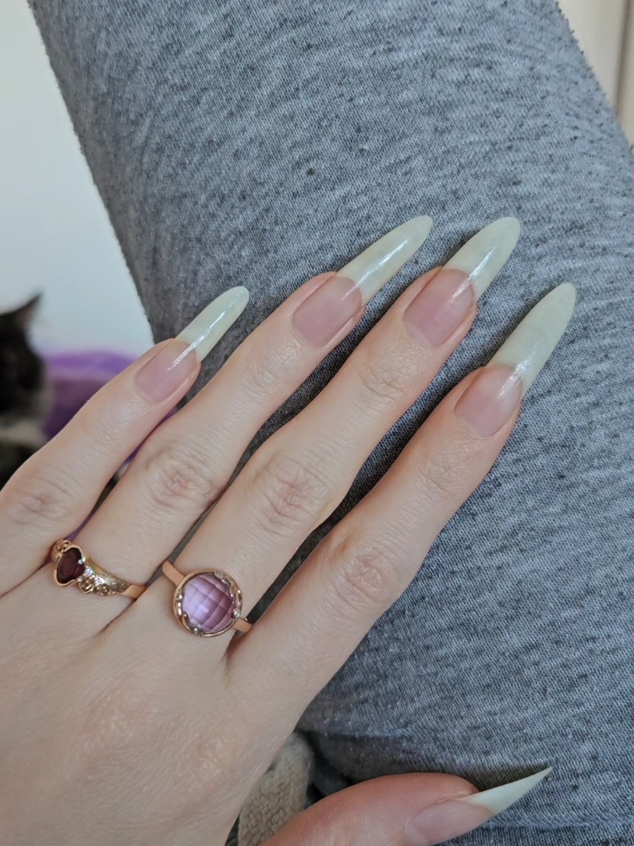 #nails #instanails #longnails #realnails #handmodel #naturalnails #naturalnaillover #longnaturalnails #naturalnaillover #claws #stilettos 