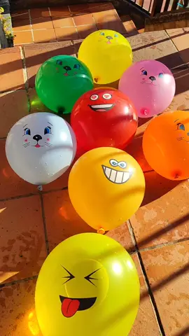 Asmr Balloons Breaking 🤩😸 #asmr #satisfying #asmrtiktoks #funnyvideo #kidstiktok #balloons #fypシ 