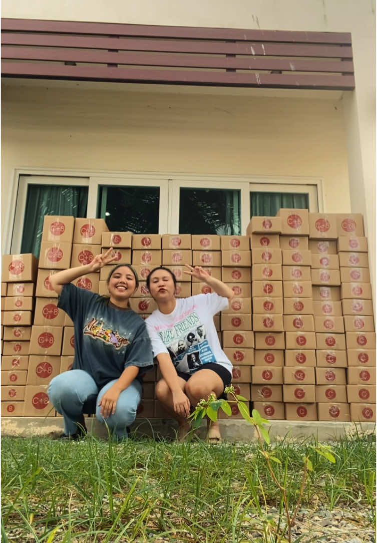 ขอบคุณ 2024 ที่นำพาทุกอย่างผ่านมาและผ่านไป มีเรื่องราวเกิดขึ้นมากมาย ทุกอย่างที่เกิดถึงในปีนี้เป็นแรง ขับเคลื่อนในอีกต่อๆไป ขอบคุณลูกค้าที่มีทั้งคำติและคำชม นำมาพัฒนาตัวเองและสินค้า เราตั้งใจทำขนมทุกชิ้นให้ทุกคนได้ทานเหมือนที่เราทานเองที่บ้าน ปีหน้าสัญญา จะทำขนมอร่อยๆมาใหทุกคนทานอีกมากๆเลย ขอบคุณทุกคนมากที่ยังซัพพอร์ตมาเสมอ  ขอบคุณที่เลือก happyhub ร้านคุกกี้เล็กๆของพวกเรานะคะ ##คุกกี้ถาด #happy#happyhubcafe์คุกกี้ #softcookies #2024 #happy#happynewyear2024 