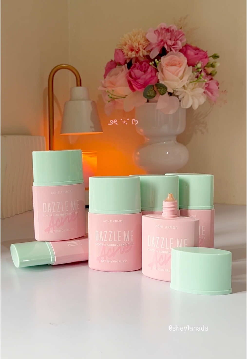 Dazzle me joining the trend.ᐟ.ᐟ⌇ new skin tint yang enak buat daily dan minim oksidasii✨💗 #dazzleme #skintint #dazzlemeskintint #rekomendasiskintint #swatchdazzlemeskintint #allshadeskintintdazzleme 