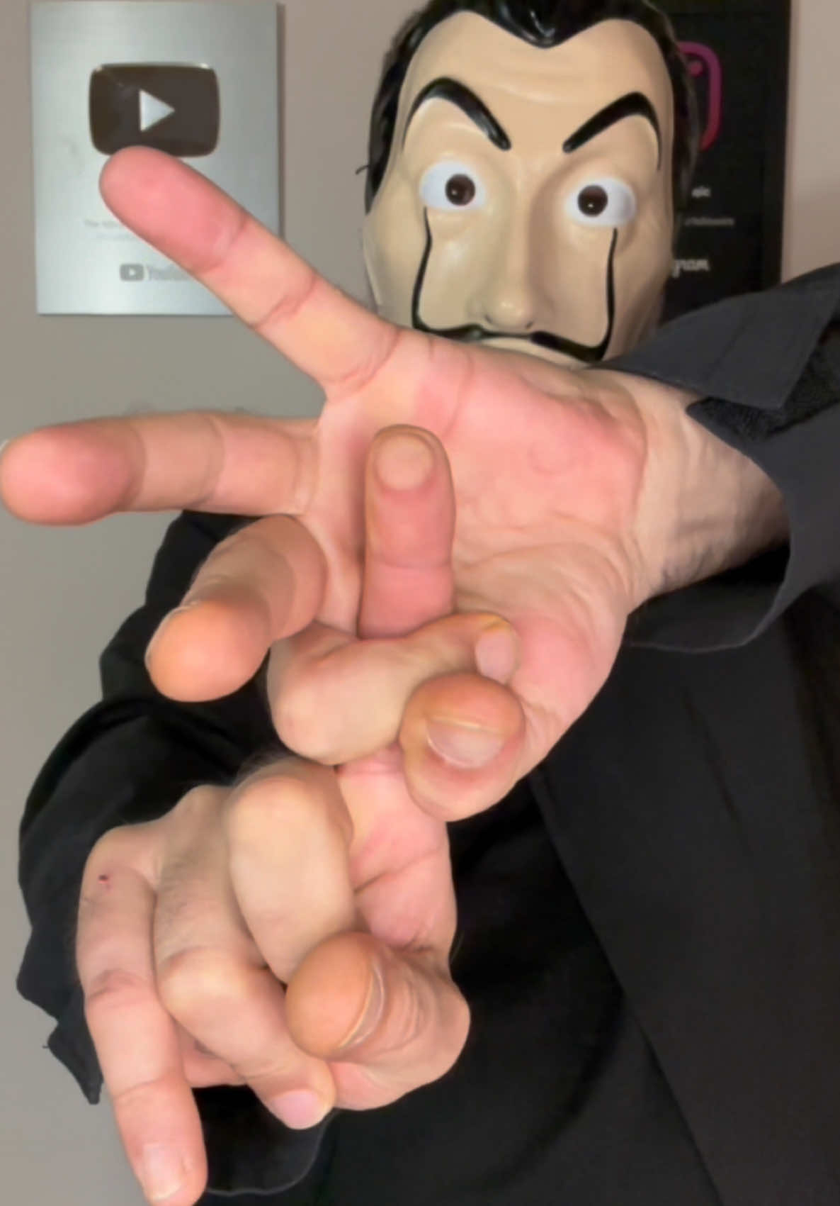 CRAZY MAGIC TRICK WITH YOUR FINGER THAT YOU CAN DO TOO 👆🏻🪄 #magic #tricks #tutorial #foryou #trending #2025 #magie #magica #trend #viral #magician #perte #happynewyear 