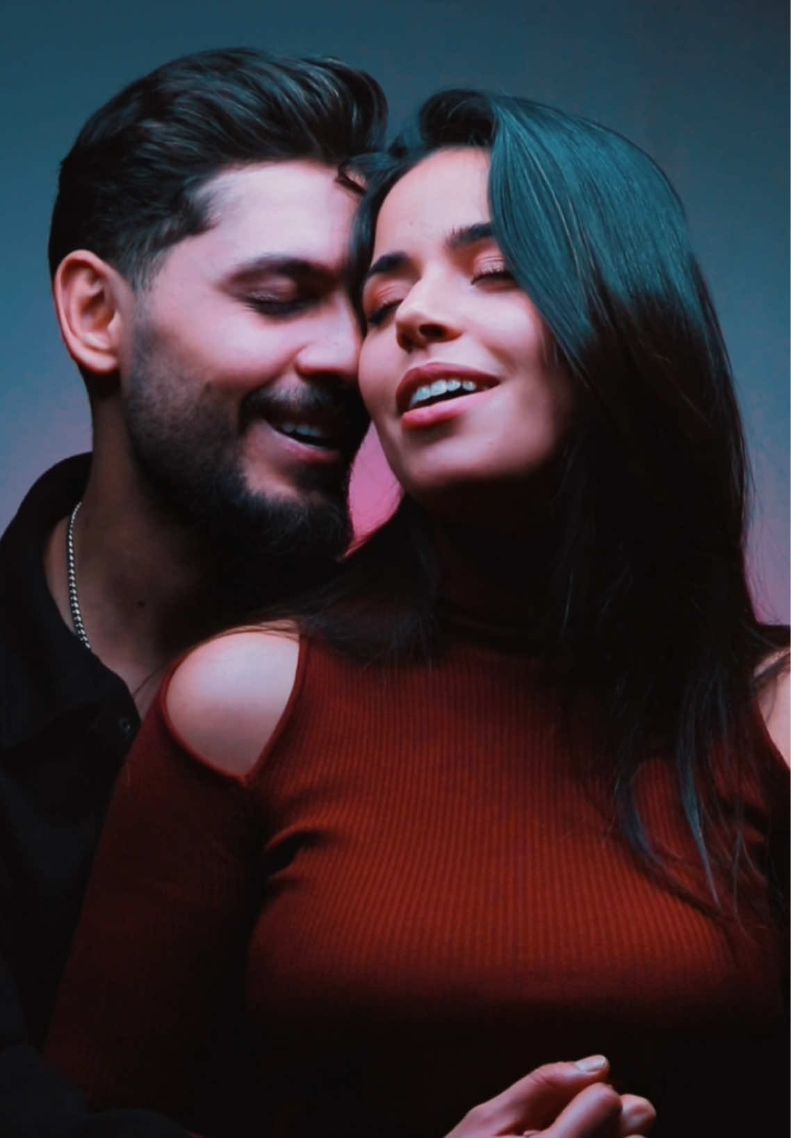 امسك فيا بكلمة احضني ❤️#midoownouha #foryou #fypシ #اكسبلور #مصر #تونس #باريس @𝑵𝒐𝒖𝒉𝒂 𝑨𝒇𝒍𝒊 