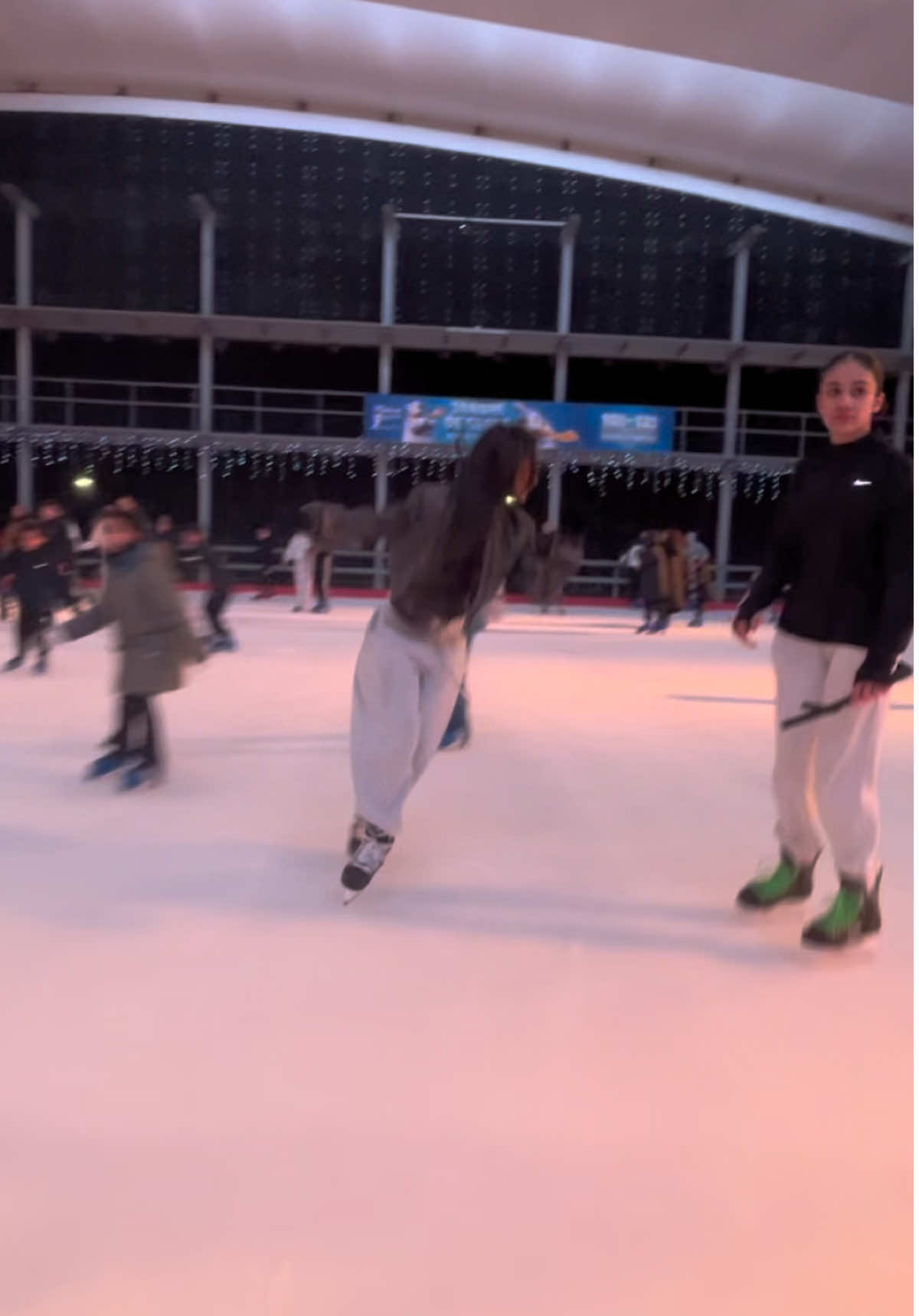 Tourner dans le vide ❄️#pourtoi #viral #fyp #IceSkating #figureskating #eishockey #icerink #eisbahn #eislaufen #patinoire 