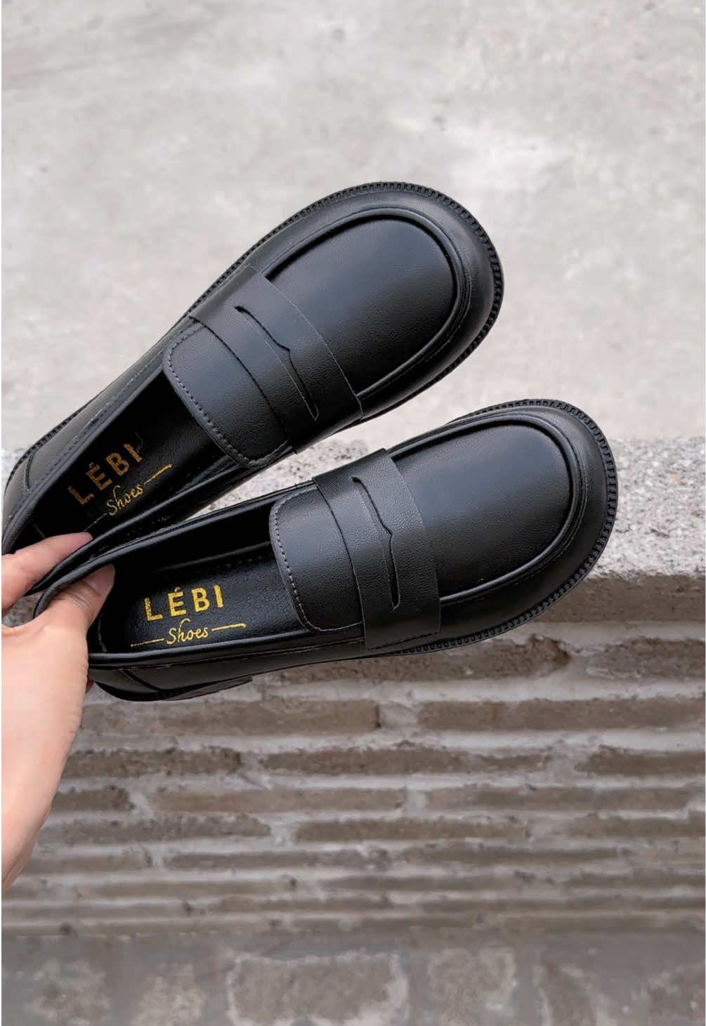 Giày loafer basic cân mọi outfit #muataitiktokshop #giaybupbe #muataitiktok #shoes #LEBI #fyp #review 