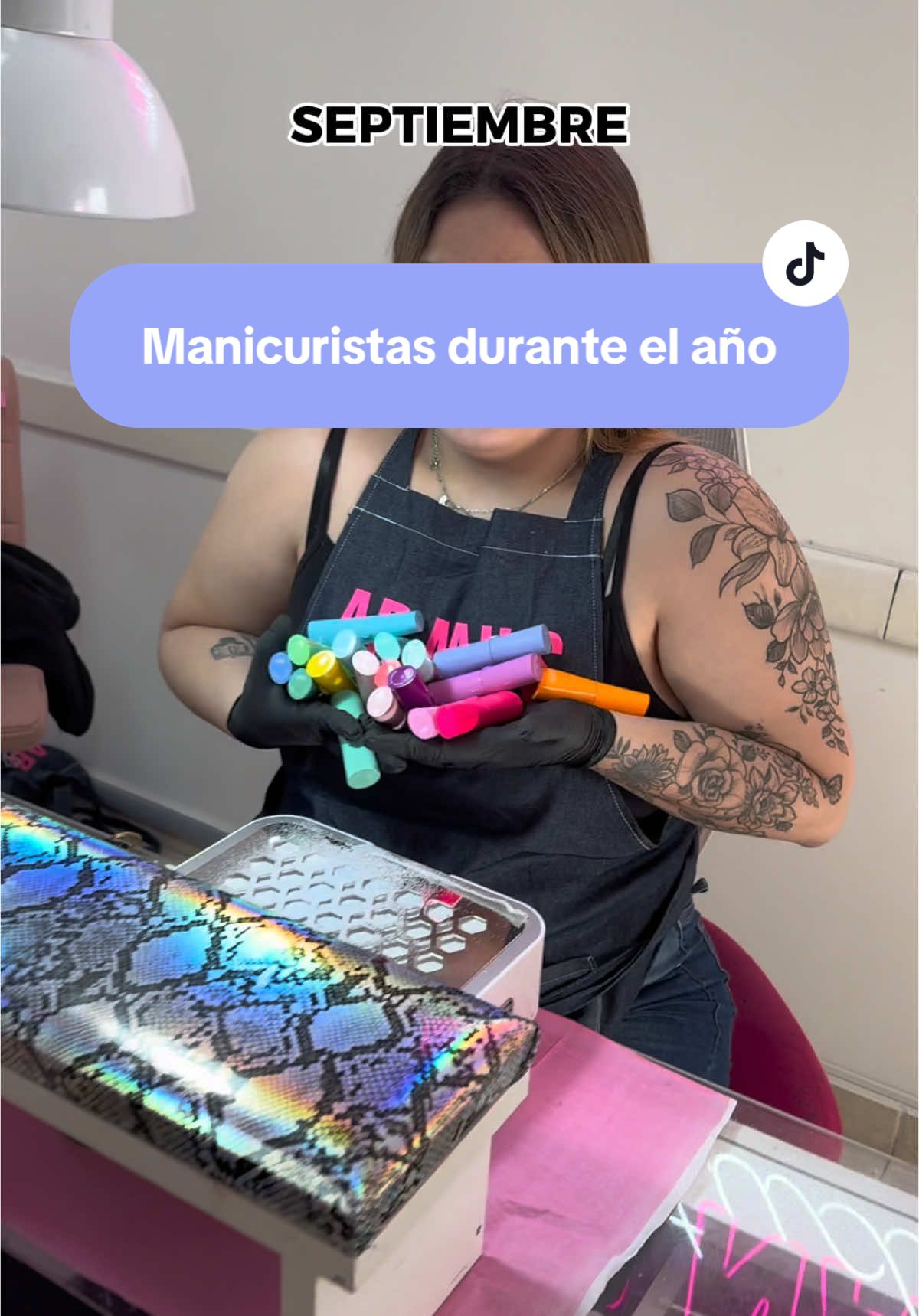Manicuristas durante el año laboral para cerrar el 2024 💅🏻😂
