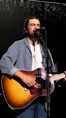 reminiscing 🥹 still can’t believe he played mess  #noahkahan #noahkahanmusic #noahkahanstickseason #noahkahantok #noahkahanconcert #noahkahantour #noahkahanmess #noahkahanlive #fyp 