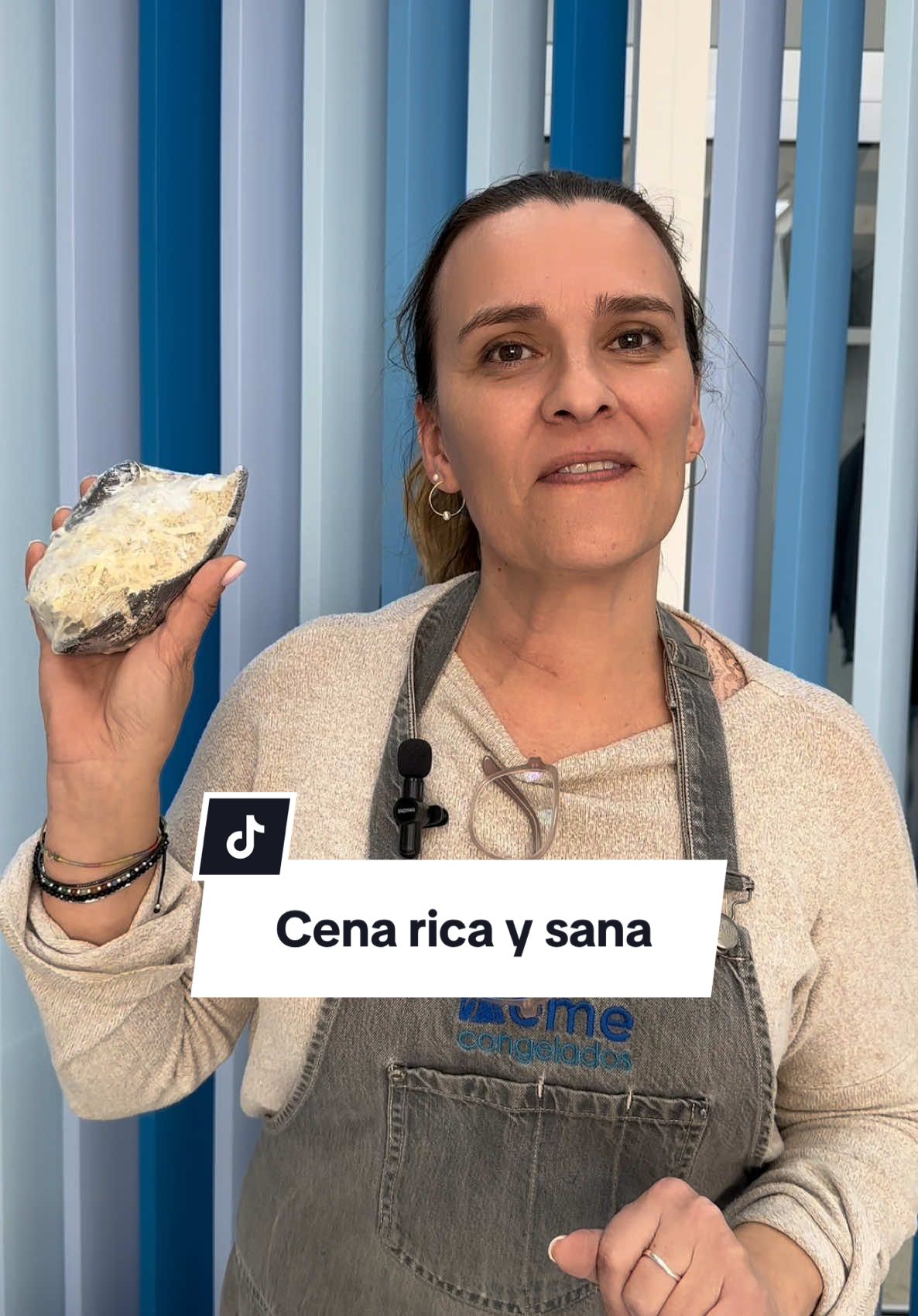 ¿Y ahora qué cenamos? 🤔 estamos en fechas de mucho comer, y cuando estamos un día en casa nos preguntamos: ¿y ahora qué ceno? Pues os traemos la cena perfecta, te la contamos en el reel 😉 ¿A ti también te apetece una cena rica y sana? cuéntanos 👇 . . . #cenasanayrica #cenasaludable #berenjena #berenjenarellena #congeladosreme 