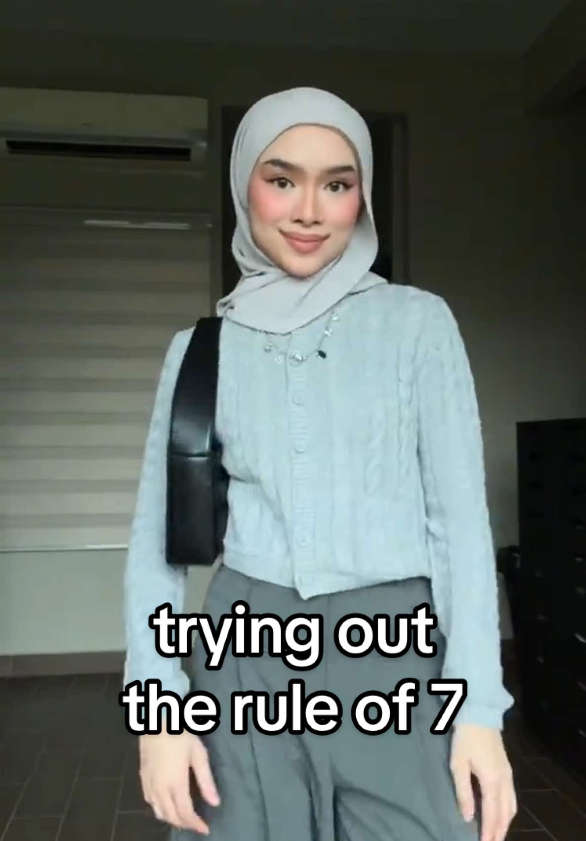 the rule of 7: build an outfit to get a score of AT LEAST 7🫶🏻 tbh this is sucha simple and clear guide on mcm mana nak style your outfit without looking too basic🤭 Btw Urban Revivo ada SALE up to 60% off until 1st January 2025 (basically harini hahahaha) and my whole outfit mmg drpd Urban Revivo ok sila lah pegi beli seluar ni sbb best and cantik namati #ruleofseven #grwmmalaysia 