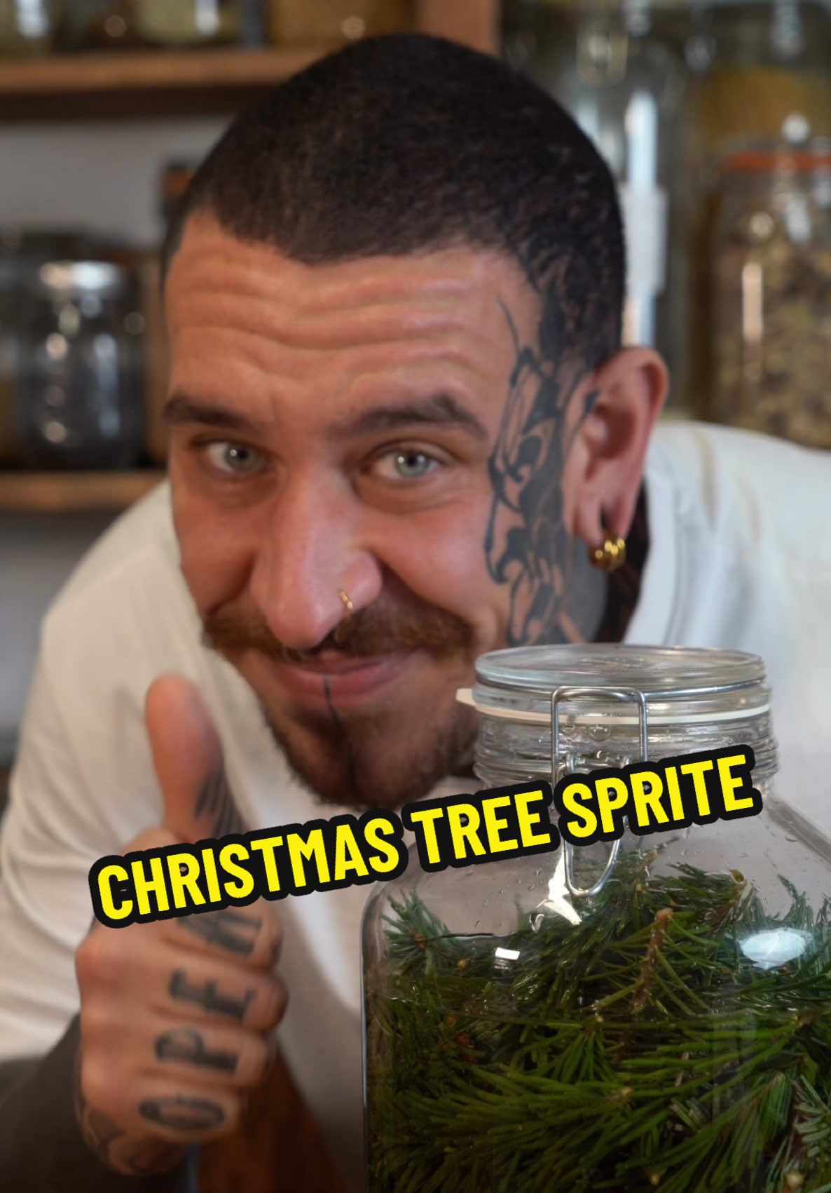 The easiest way to save your Christmas tree is to make a healthy, natural “sprite” by extracting the vitamin C contained in its pine needles. Roughly 1.8 million tonnes of Christmas trees are discarded every year, which is the equivalent of 178 Eiffel Towers or 145,000 London buses. Plant it in the garden, shred it to use as mulch, make a natural sprite—the possibilities are endless. Waste is a product of your imagination. Happy New Year and much love to every single one of you. Alessandro & Iasmina #christmastree #pinetree #fermentation #fermented #natural #zerowaste #fyp 