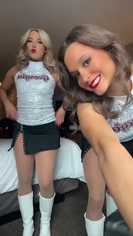 the dawgs are in NOLAAAA!! parade time❤️  #uga #georgettes #fyp #football #sugarbowl #neworleans #godawgs #dance #danceteam #georgiafootball @zae 