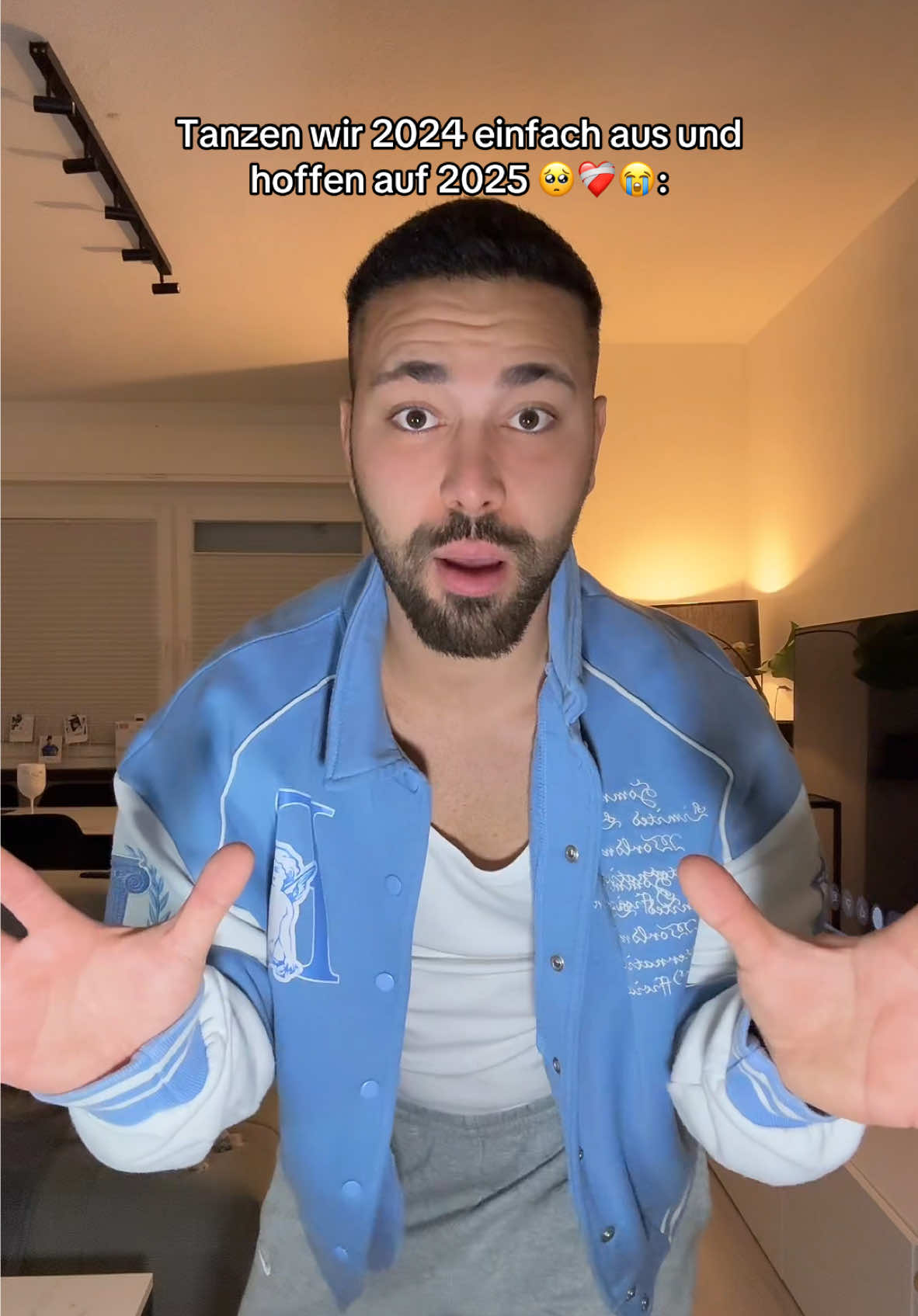 Nächstes Jahr wird gut ❤️‍🩹🩵🥺 oder?  #frohesneuesjahr #newyear #danceitout #gutenrutsch 