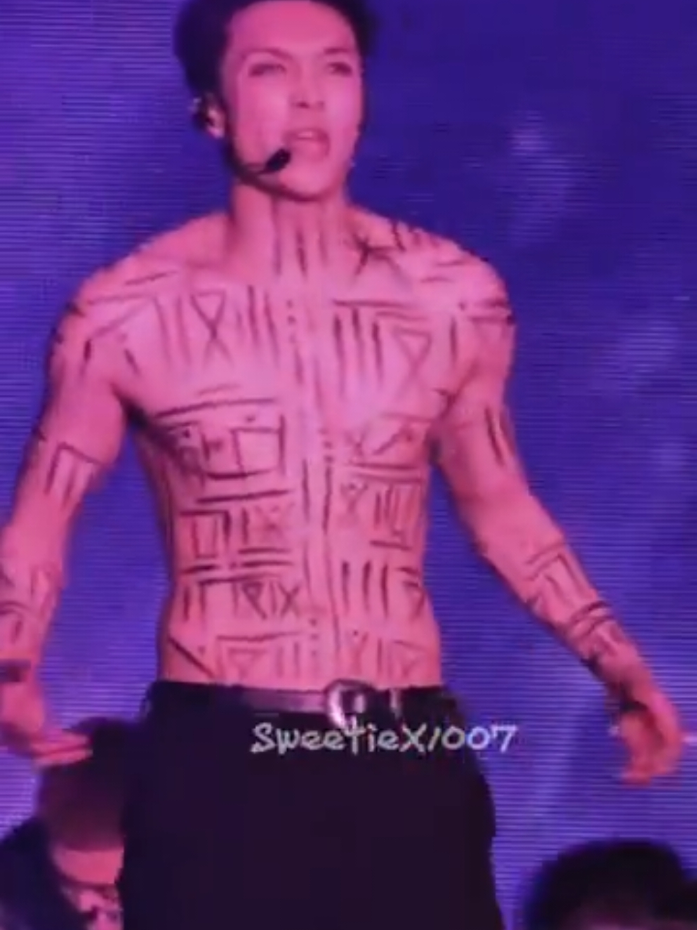OMG 😭❤️‍🔥 What You Doin Yixing? #EXO #LAY ‎#Yixing ‎#张艺兴 #exo  ‎#ChromosomeUniverseNewYearCountdownShow #2025withLAY #lay  #LAYZHANG #ZHANGYIXING #Lay  #LayZhang #ZhangYixing #mpop  #layzhang #zhangyixing #cpop  #kpop #weareoneexo 
