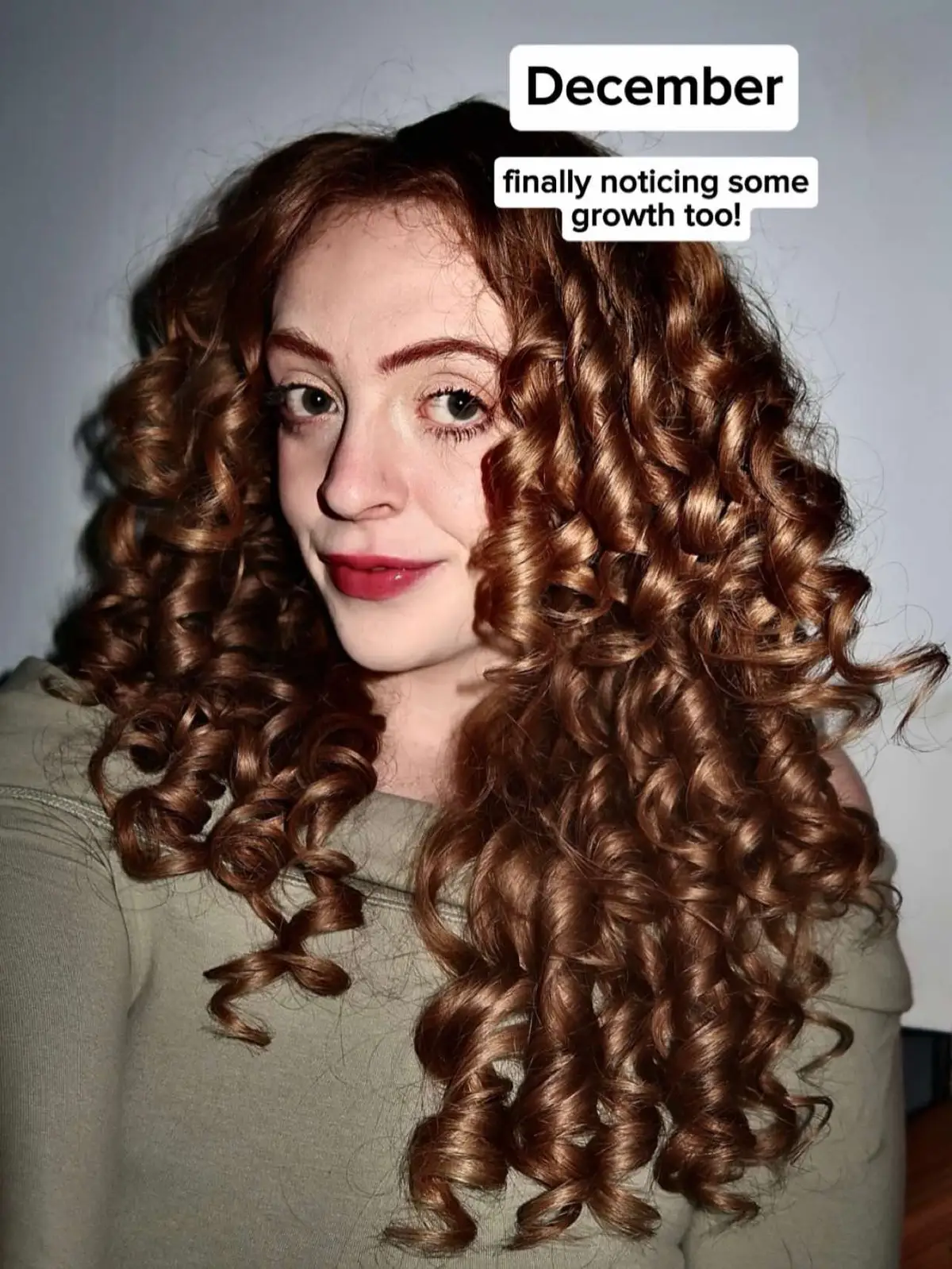 After travelling around Australia for four months in 2023, my curls were super neglected and needed reviving 🥲 but I’m so happy with how they’re looking now  Here’s twelve curly hair tips that I use religiously: 1: Shampoo roots and ends for a thorough cleanse 2: Deep conditioning every washday during Winter to avoid Winter curls 3: Scrunch out the water after showering, rather than using a towel 4: Style on soaking 💦💦💦 wet hair 5: Use a heat protectant (when I remember, sometimes I still forget 🤣) 6: Use two gels instead of one. I find this gives me lots more hold and makes my curls last longer! 7: Try the @boucecurl DefineEdge styling brush for a quick and easy styling routine. Game changing! 8: Finger roll the curls surrounding my face to keep them defined and avoid wonkiness 9: Scrunch out any excess water with a microfibre towel at the end of my routine (though after this I’ll scrunch in a little more gel to make sure I still get a good cast) 10: Wait ten minutes before diffusing 11: Start by hover diffusing and then pixie diffuse until my hair is completely dry 12: Sleep on a satin pillowcase Happy New Year everyone! I’m literally doing nothing (which is okay!!) but I hope you all have a lovely time, whatever you do / have done 💕🎉 #curlyhair #curlyhairtips #3acurls #curlygirl #curlyhairroutine #curls #curly #curlscurlscurls #curlyhaircare #washday #curldefinition