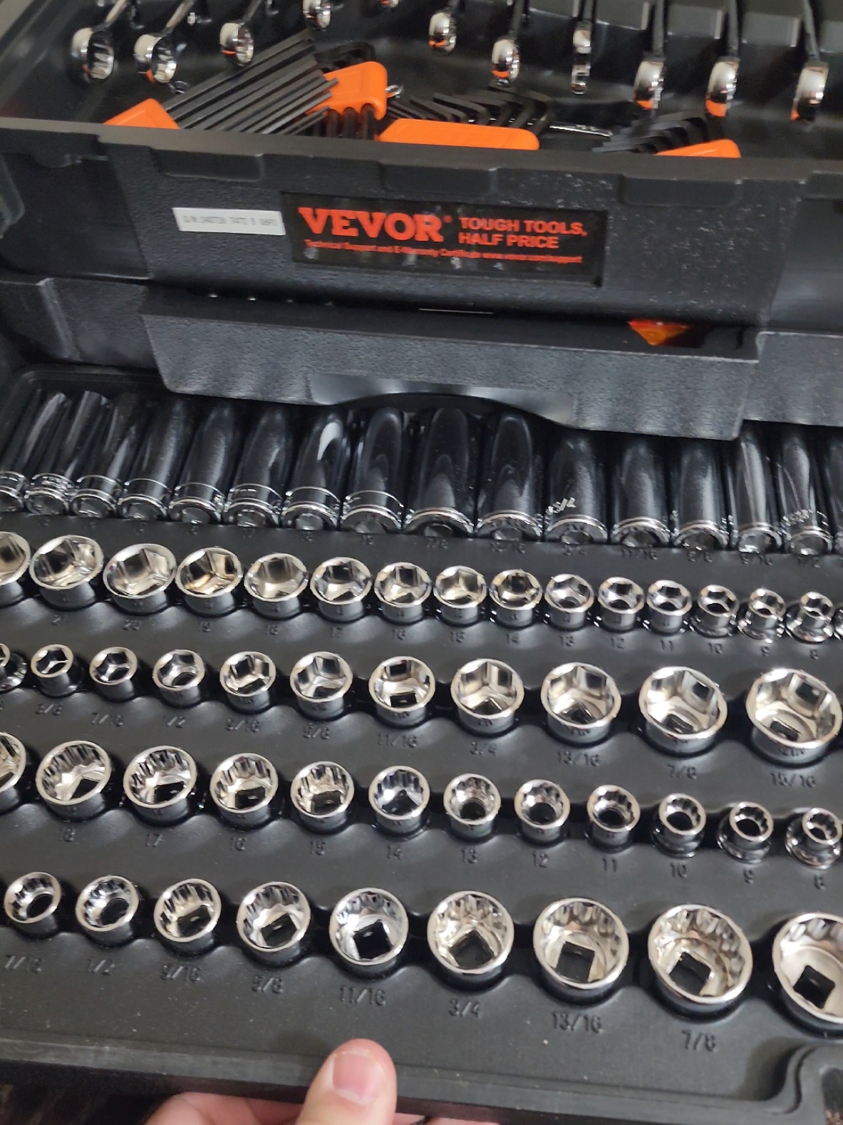 450 pieces. they sell fast. one day you'll believe me lol you should get them asap. #vevor #vevortools #vevortoolset #tools #toolset 