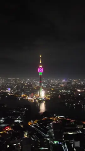 Happiest new year everyone!! 🙏🍾🎊 #lotustower🇱🇰 #fireworks