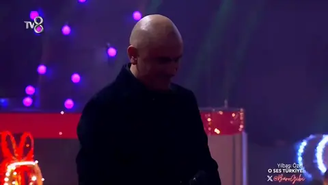 Giray Altınok’un O Ses Türkiye Yılbaşı performansı nasıl buldunuz.