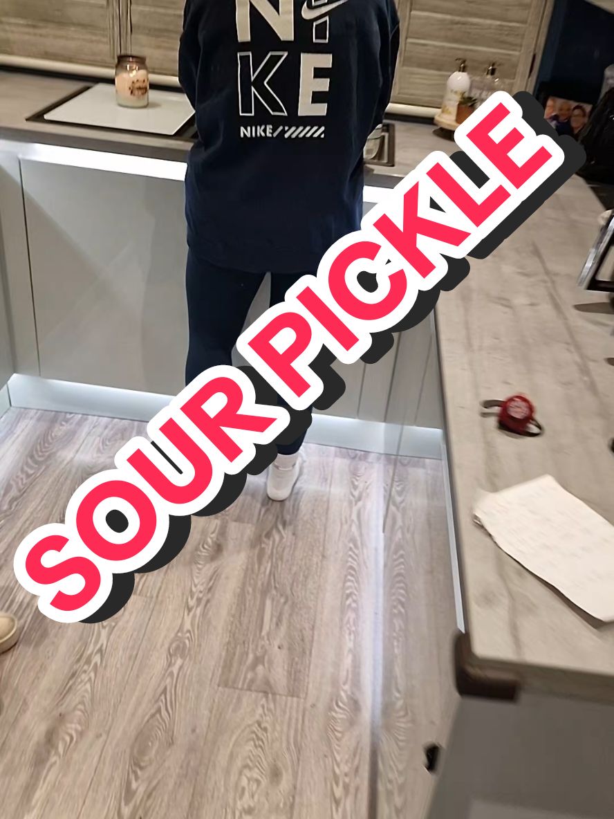 she crazed me for that sour pickle! @Lesley j #sourpicklechallenge #pickle #challenge #sour #tiktokmademebuyit 