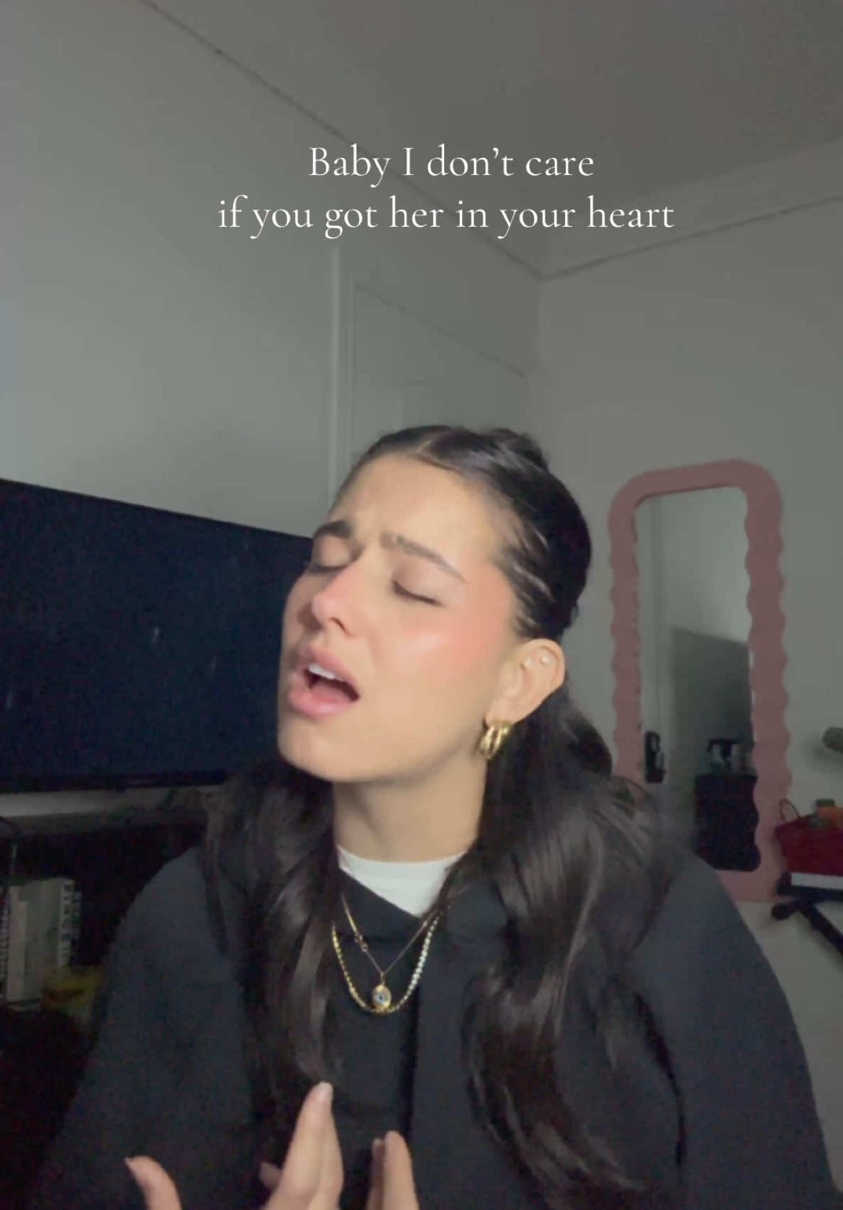 One last time 🫠 #fyp #foryou #foryoupage #singing #singer #viral #trendingvideo #trendingtiktok #viraltiktok #trendy #trend #trending #sofiacamara #coversongs #arianagrande #arianator #cover #singingcovers 
