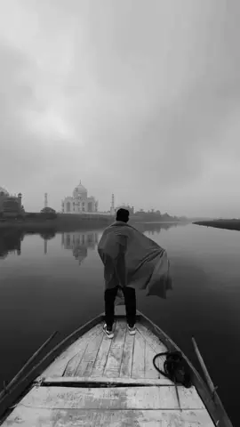 اتنسينا  من ناس كانوا غاليين علينا  الظاهر انو اضحك علينا  وطلعنا اصلا مش فارقين قالو حبيبي ليه حبيب تاني  سابني وحيد و سابني بعاني  ازاي قدر انو ينساني  كنت فاكر  الي بينا كتير