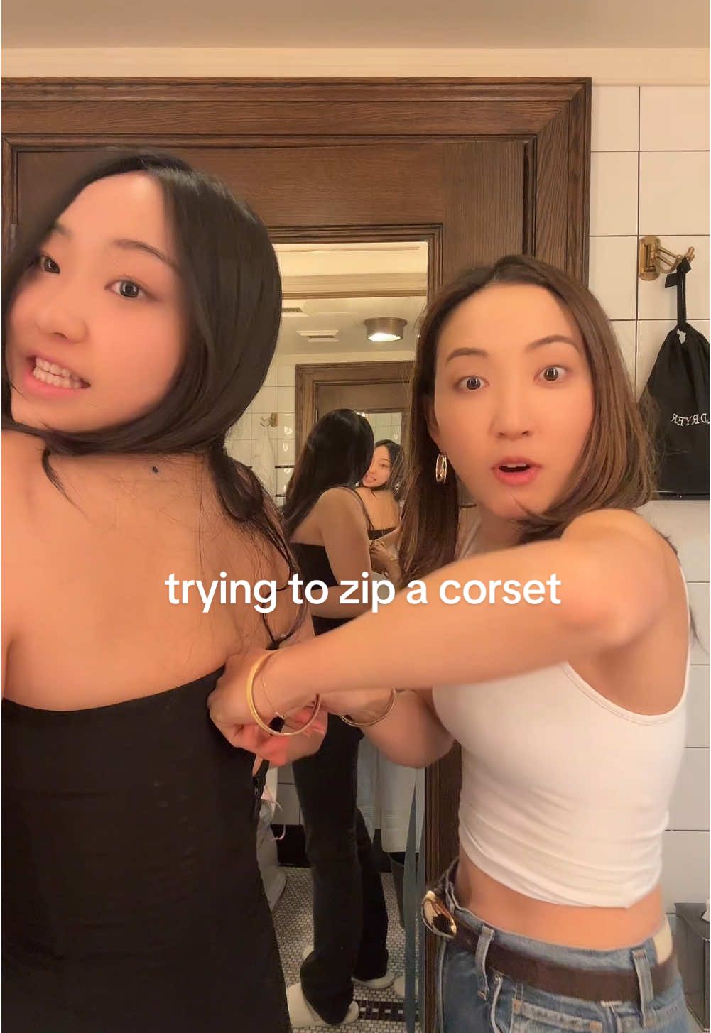 almost ripped my ear but at least she looks hot 😮‍💨😮‍💨😮‍💨 #corset #relatable #corsetchallenge #sistergoals @ashley 