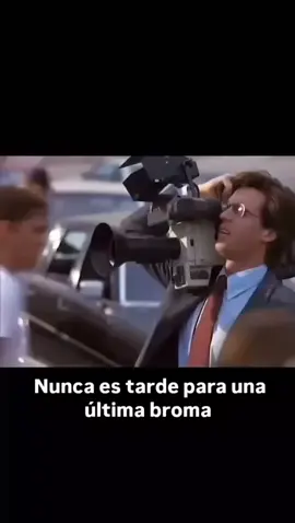 Nuca es tarde para una buena broma. Jajajaj #CineMágico #memes #bromaspesadas #peliculas 