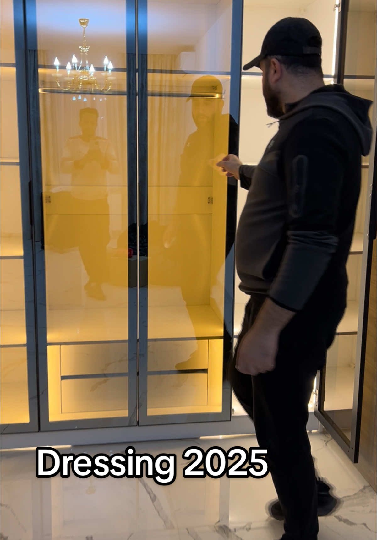 🔴 dressing moderne 🔴 ⭕️maison capitonnée   ⭕️ ☎️0558930165 ☎️0556895532 ☎️0550367073 🚩Localisation : douera Alger  🚩Maps : ( maison capitonnée )  Soyez les bienvenus Dressing 2025