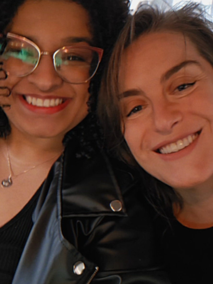E com vocês, um pouquinho de como foi 2024… ô, sorte imensa!!! 💖 @alessandramaestrini , que felicidade é ter você na minha vida! Te amo tanto, bicha! Que em 2025 a gente siga assim, bem pertinho, com muita arte, gargalhadas, abraços, encontros… trabalhando muito e se divertindo maaaais ainda! Ansiosa por tudo que eu sei que vem aí e por todas as surpresas boas que vão chegar! Obrigada por esse ano liiindo! E obrigada a cada um de vocês, nossos mais de 800k ✨ luvers ✨ que acompanham o nosso trabalho com tanto carinho. Bora pra mais um ano juntos!!! #alessandramaestrini #maestriniluv #retrospectiva2024 #2024 #jessicachristina