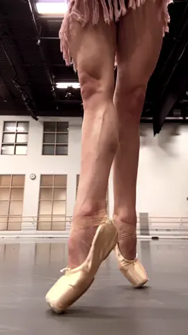Ballet Legs @Эвелина Годунова   #pointeshoes #balletdancer #balletlife 