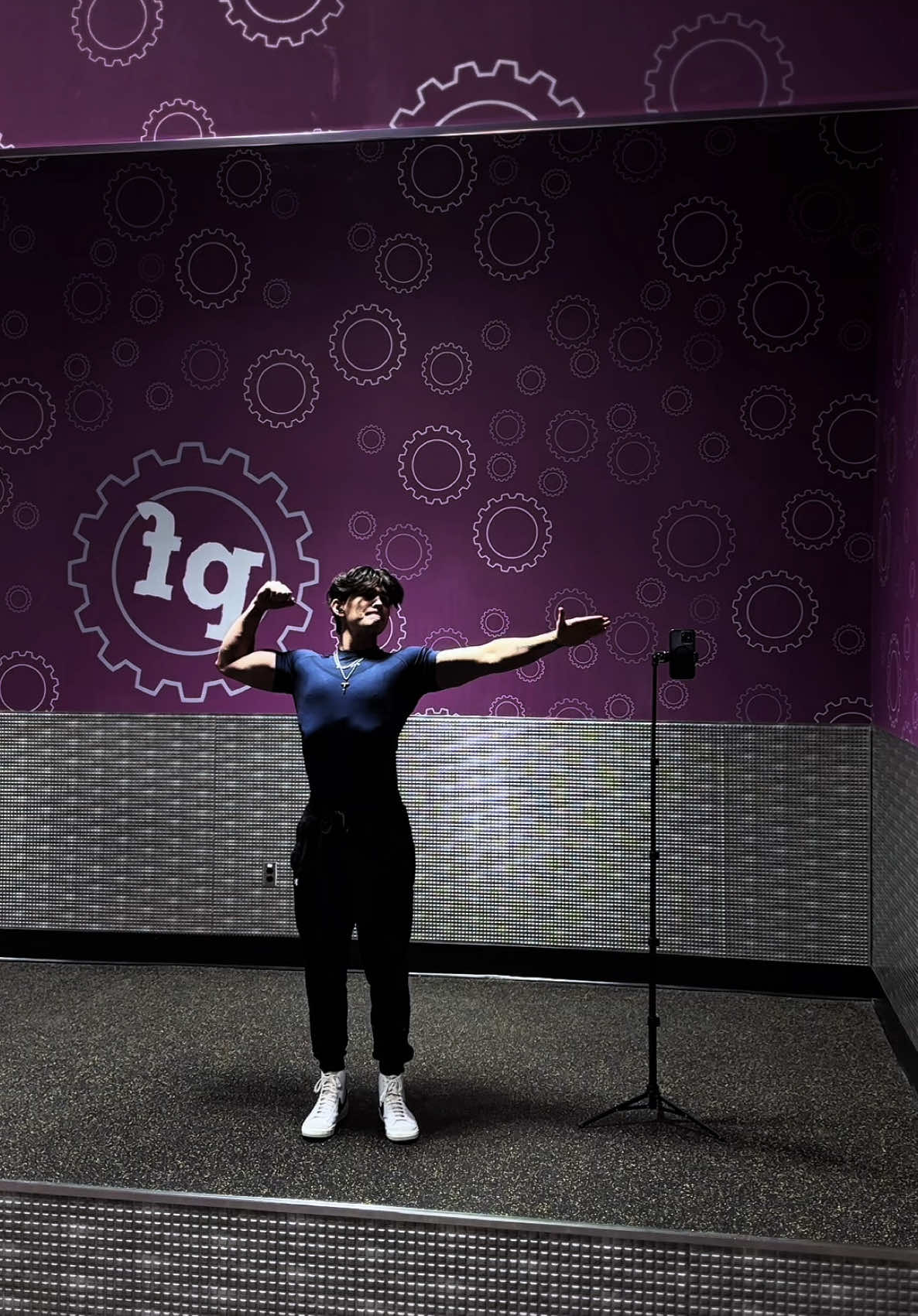 Had bad lighting but you get the point 😂 grab this useful tripod for anywhere you want to record #CapCut #tripod #fyp #tiktokshop #trending #gym #motivation #Fitness #muscle #workout 