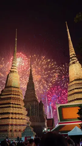 HAPPY NEW YEAR 2025 🎉 -------------- #siampiya #untold_thailand #bangkok #thailand 