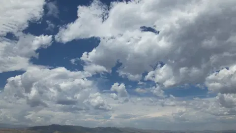 A Happy New Year 作詞 呉田軽穂(ﾍﾟﾝﾈｰﾑ) 作曲 荒木数馬(ﾍﾟﾝﾈｰﾑ) 唄・演奏 エンペラー