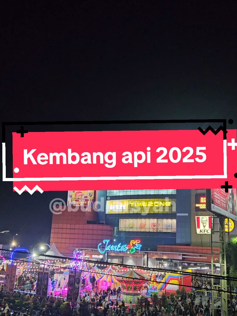 TONTON SAMPAI HABIS Kembang api Menyambut Tahun baru 2025 Jambi town square #jamtos #jamtos #jambi #kotajambi 