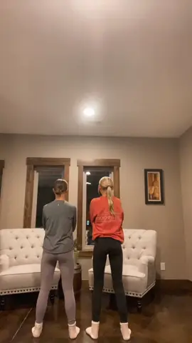 Happy New Year’s eve!!!!🎉🎉🥳🥳🥳#Ellie!!