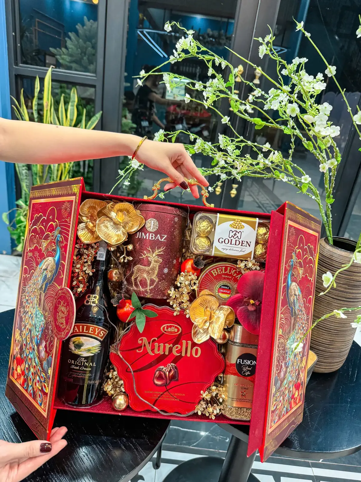 🍷𝙑𝙖𝙡𝙞 𝙗𝙤𝙭 𝙑𝙞𝙥 𝘽𝙖𝙞𝙡𝙚𝙮𝙨 🍷 Cao cấp lên kệ , Tinh Tế - Sang Trọng - Gọn Gàng 🥂 🪭 Rượu nhập Baleys 🪭socola nhập Nurelo 🪭cà phê hòa tan fusion  🪭 Kẹo Bugula 🪭SCL Goden 16v  🪭Trà hộp thiếc Jimbaz  #siquatet #quatet2025 #quatet #xuhuong #xuhuongtiktok 