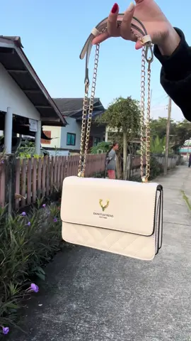 #กระเป๋า #กระเป๋าแฟชั่น #กระเป๋าสะพาย #กระเป๋าสะพายข้าง 