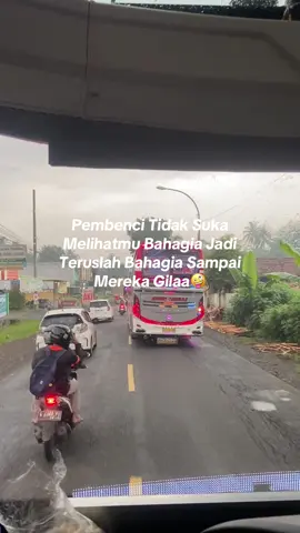 kumpulan orang senang🤪 #hilantrans #fatumarinaaheatwaves #busmania #basuri #ayonaikbus #pariwisata #ayongebis #fyp #katakata #storywa 