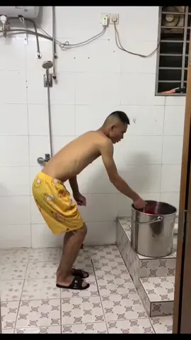 لما تيجي تستحمي في البرد دا #مليون_مشاهدة❤  #مالي_خلق_احط_هاشتاقات  #سناب 