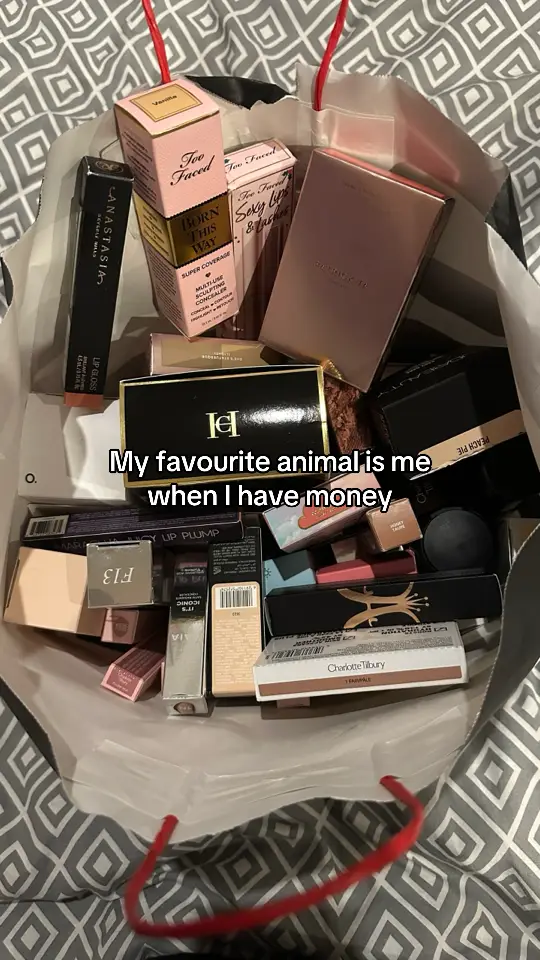 #BeautyTok #cosmetics #girlssupportinggirls #inspo #girl #makeup #viral #shopping #money #fyp #foryou #trend #GlowUp #