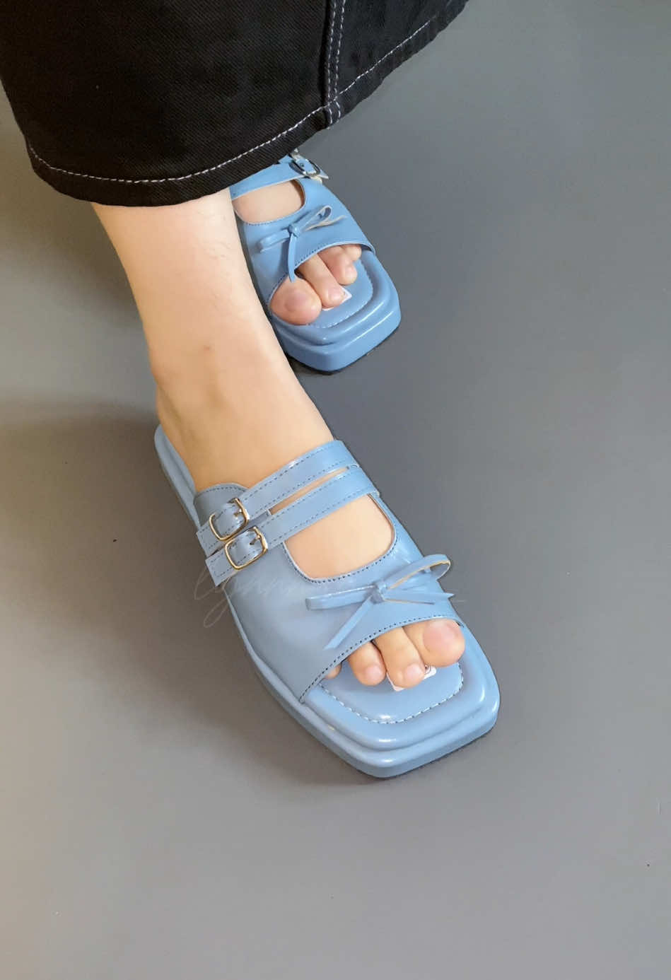 Sandalnya cantik, ringan, empuk, tidak licin, harga murce cuma 40ribuan😍 #sandalwanita #sepatu #trending #fashiontiktok #videoviraltiktok #sandalaesthetic #sandalcantik #rekomendasi #sandalcantik #fashion #OOTD #videoviral #sepatuwanita 