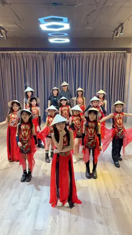Trend Tắt đèn phiên bản Đom đóm 🤣 - Lớp Tiktok thầy Quàng Gia Huy 😍 #trending #xuhuong #quanggiahuy #thayhuykiddance #tiktokdancevn #douyin 